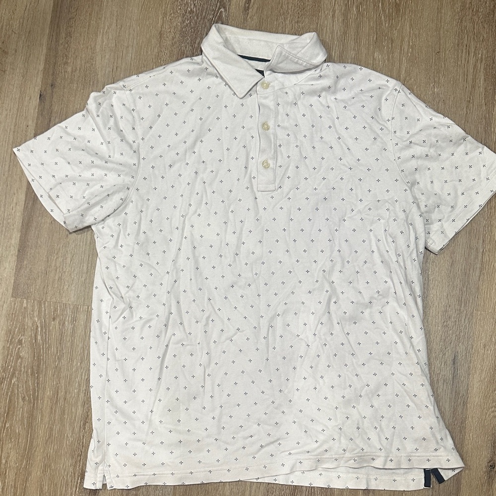Banana Republic White Polo Shirt with Subtle Pattern